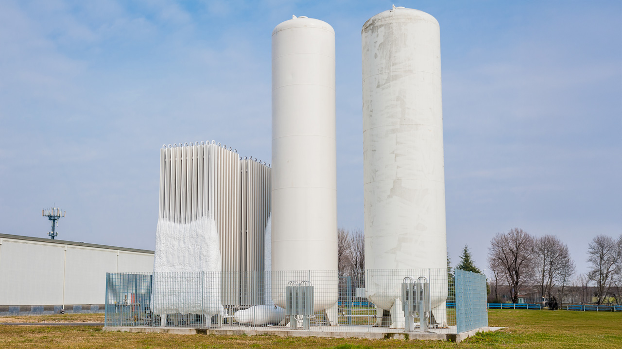 Liquid oxygen plant, tanks and heat exchange coils